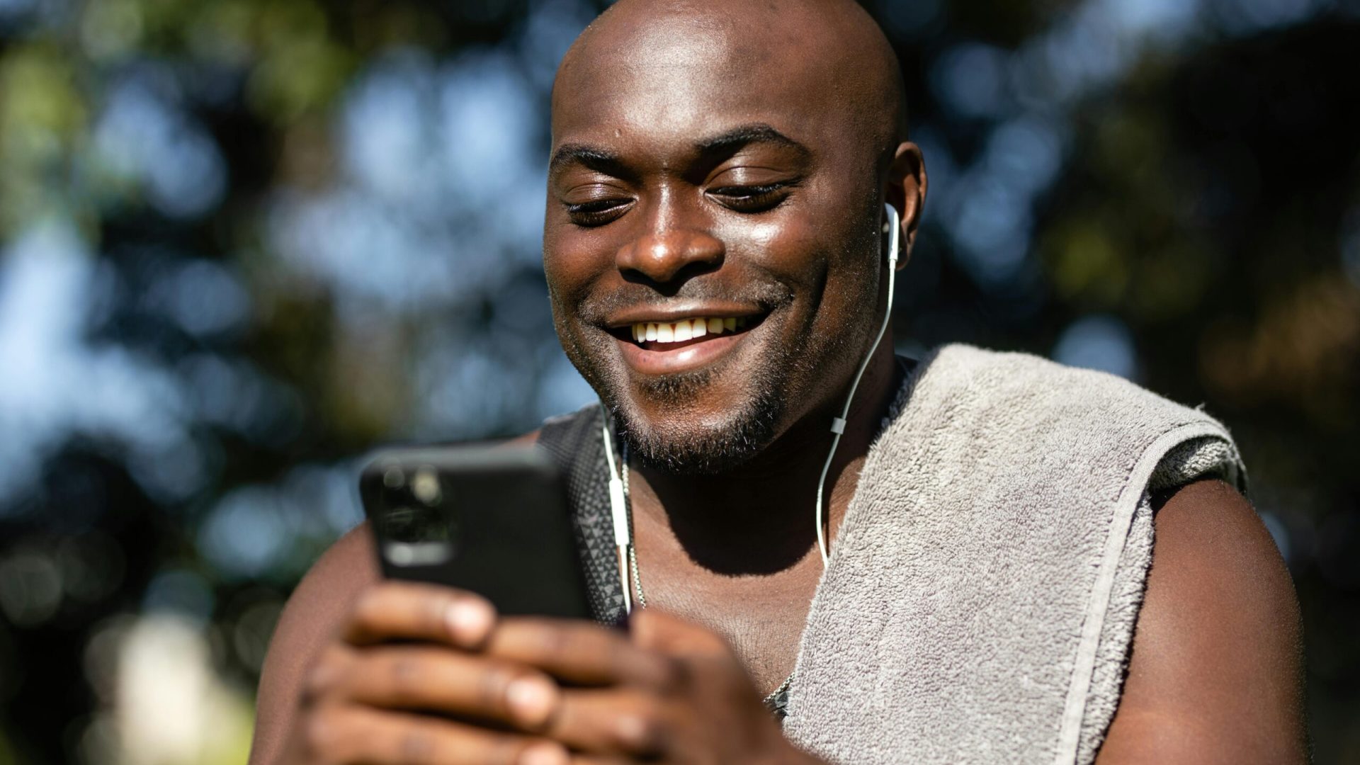 pexels-ketut-subiyanto-4908591